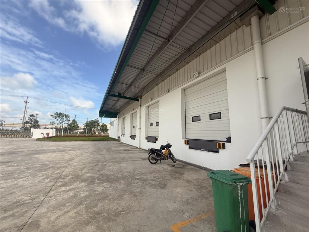 Cho thuê kho chuyên logistics gần cảng liên chiểu, dt 8600m2 có 8  16 cửa xuất nhập