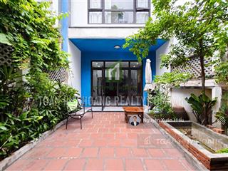 Nhà 2 phòng ngủ sân vườn nhỏ khu nam việt á  d304