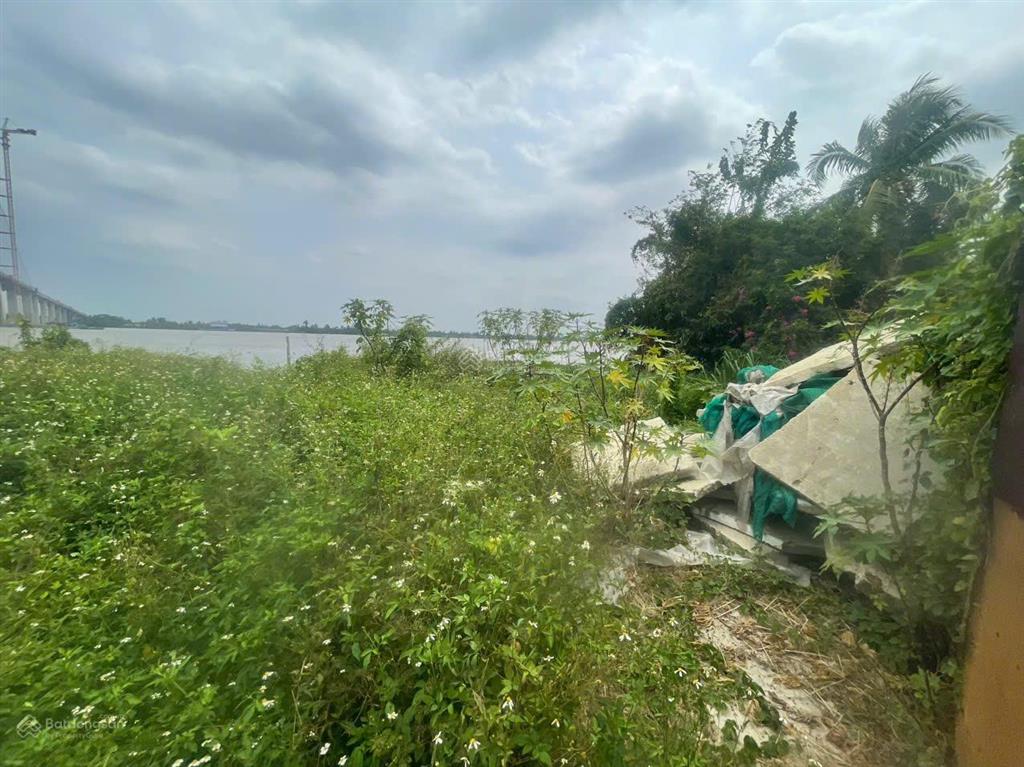 Cần chuyển nhượng 2097 m2 đất mặt tiền đường đt864 và sông, xã bình đức, châu thành, tiền giang