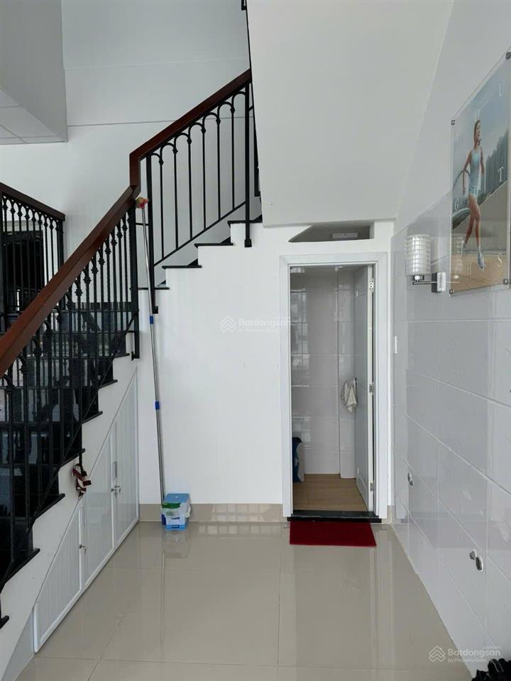 Cho thuê nhà xưởng đang may túi xách 5000 m2 trong kv 8000 m2 cụm cn, tp. mỹ tho, tiền giang