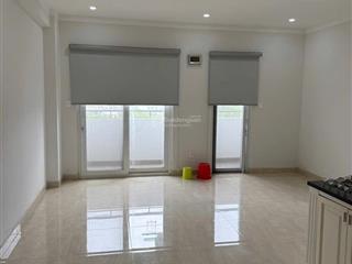 Căn góc tầng 5 2pn+2wc có 2 máy lạnh, 2 máy nước nóng, 7.5tr/tháng