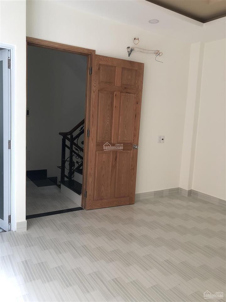 Nhà cho thuê lê văn sỹ, q3 gần cây xăng 18tr/th  0909 579 *** 0978 508 *** hưng