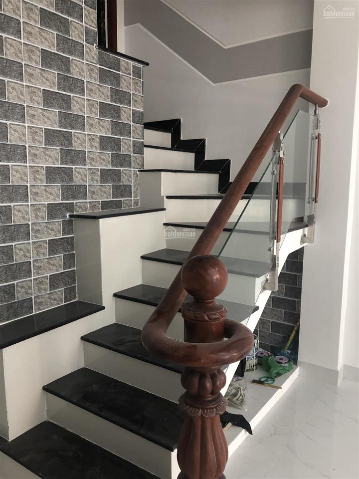 Nhà cho thuê lê văn sỹ, q3 gần cây xăng 18tr/th  0909 579 *** 0978 508 *** hưng
