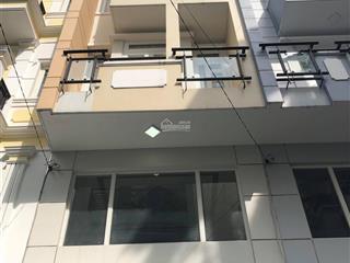 Cho thuê nhà hẻm xe hơi 3/2, q10, 18tr/th.  0909 579 *** 0978 508 *** hưng