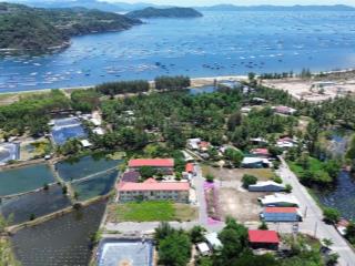 Lô góc đối diện trường học gần bãi tắm xuân đài  tp. sông cầu (năm 2025)  phú yên. sổ hồng thổ cư