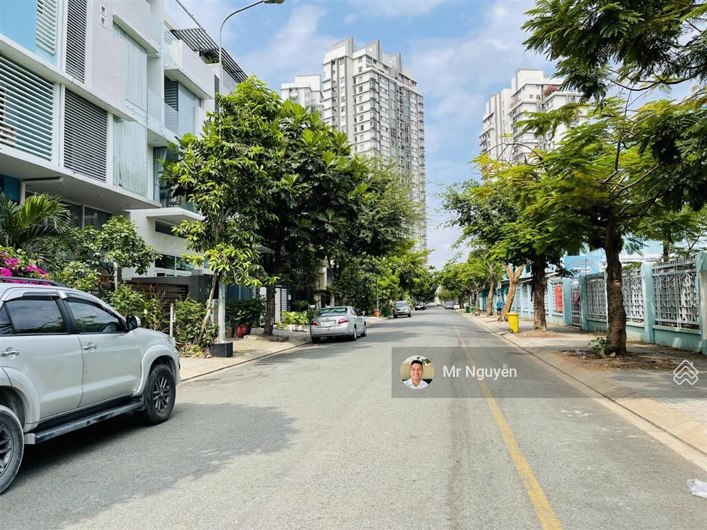 Cần tiền bán gấp nhà phố đường 16m  kdc phú mỹ vph q7, dt 6x21m, ngay công viên, lk trường canada