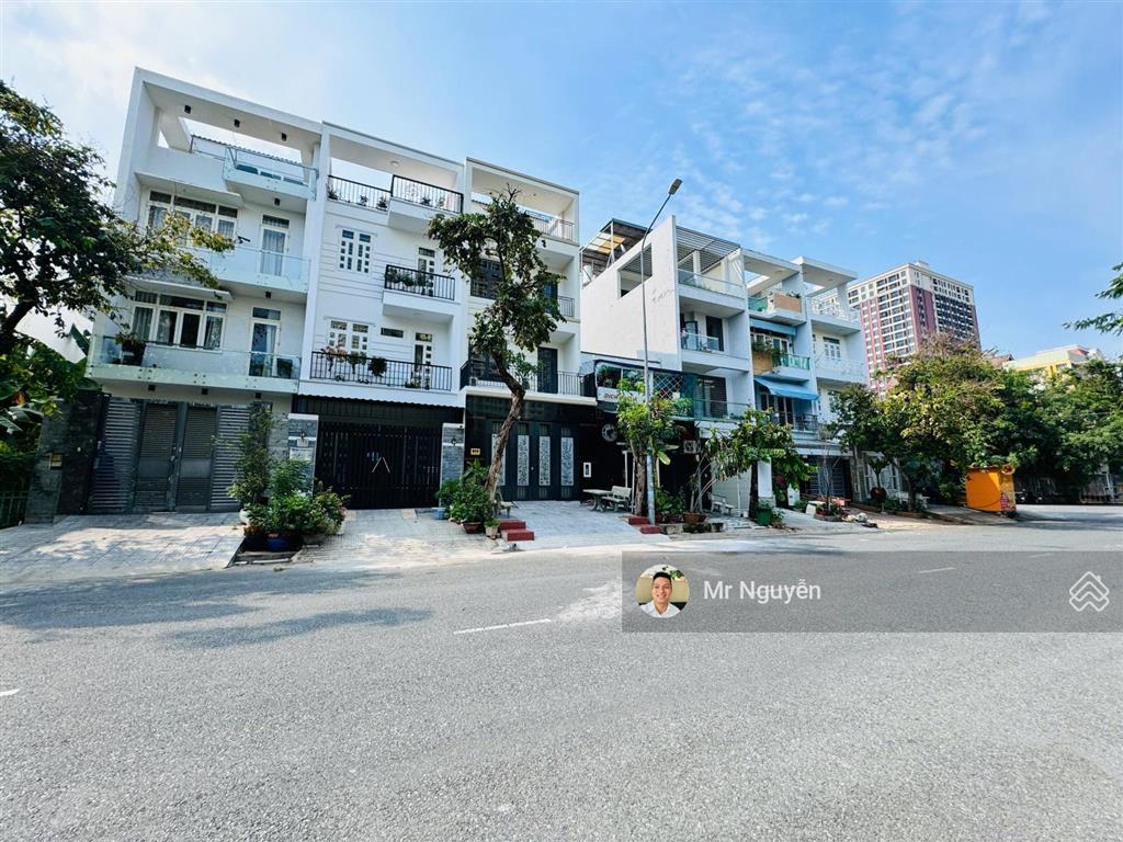 Bán gấp lô đất mt đường d7 lộ giới 14m nhà phố kdc phú mỹ 2, dt 5x18m  giá 8 tỷ (sổ hồng riêng)