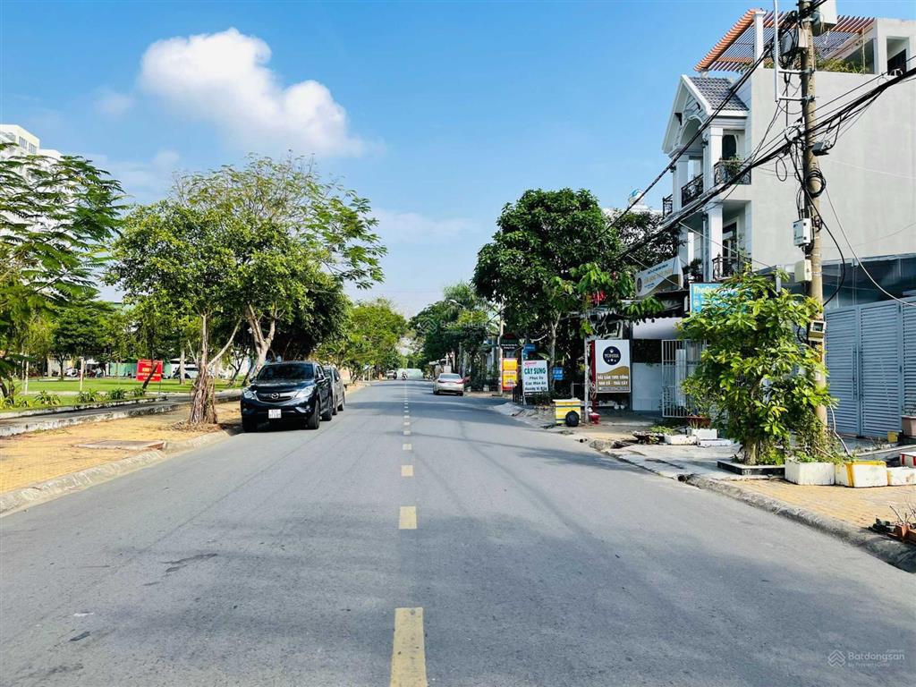 Chính chủ bán đất dt 7m x 19m = 133m2, đường 14m, gp xây dựng hầm 4 tầng. giá đầu tư 15.5 tỷ tl