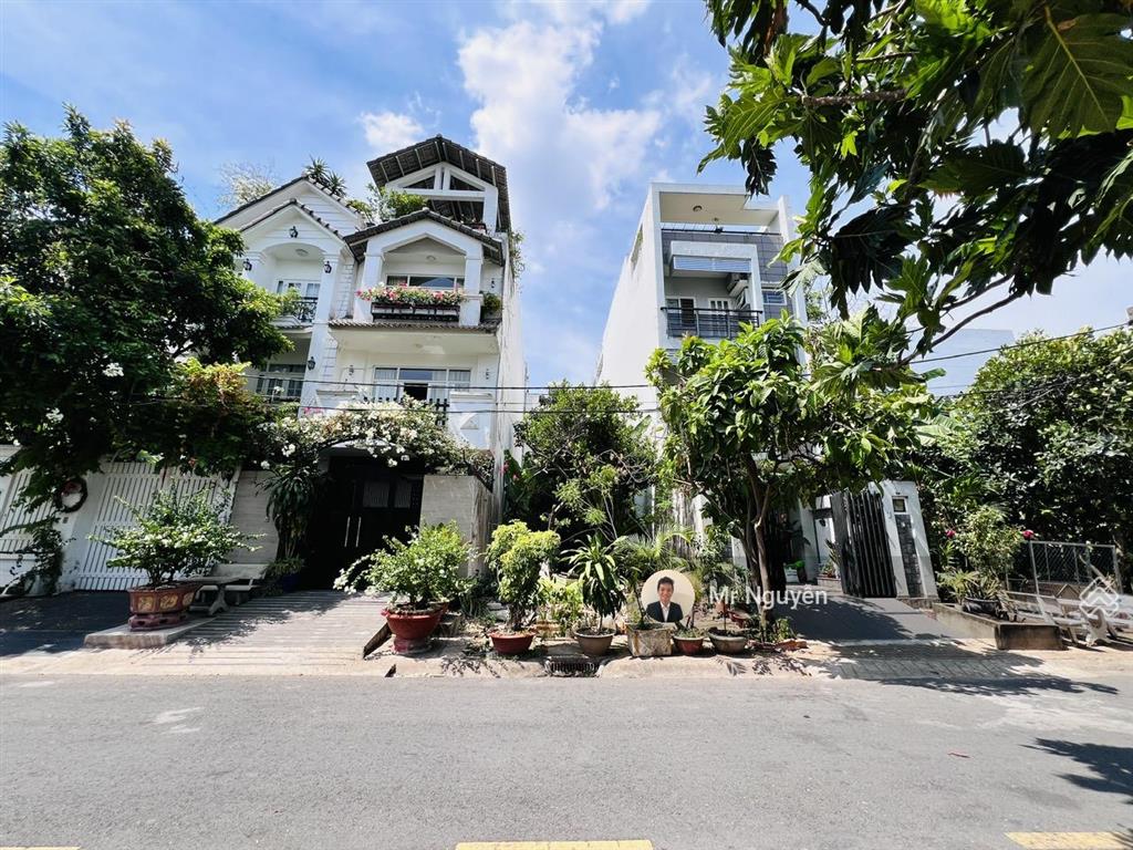 Chính chủ bán đất dt 7m x 19m = 133m2, đường 14m, gp xây dựng hầm 4 tầng. giá đầu tư 15.5 tỷ tl