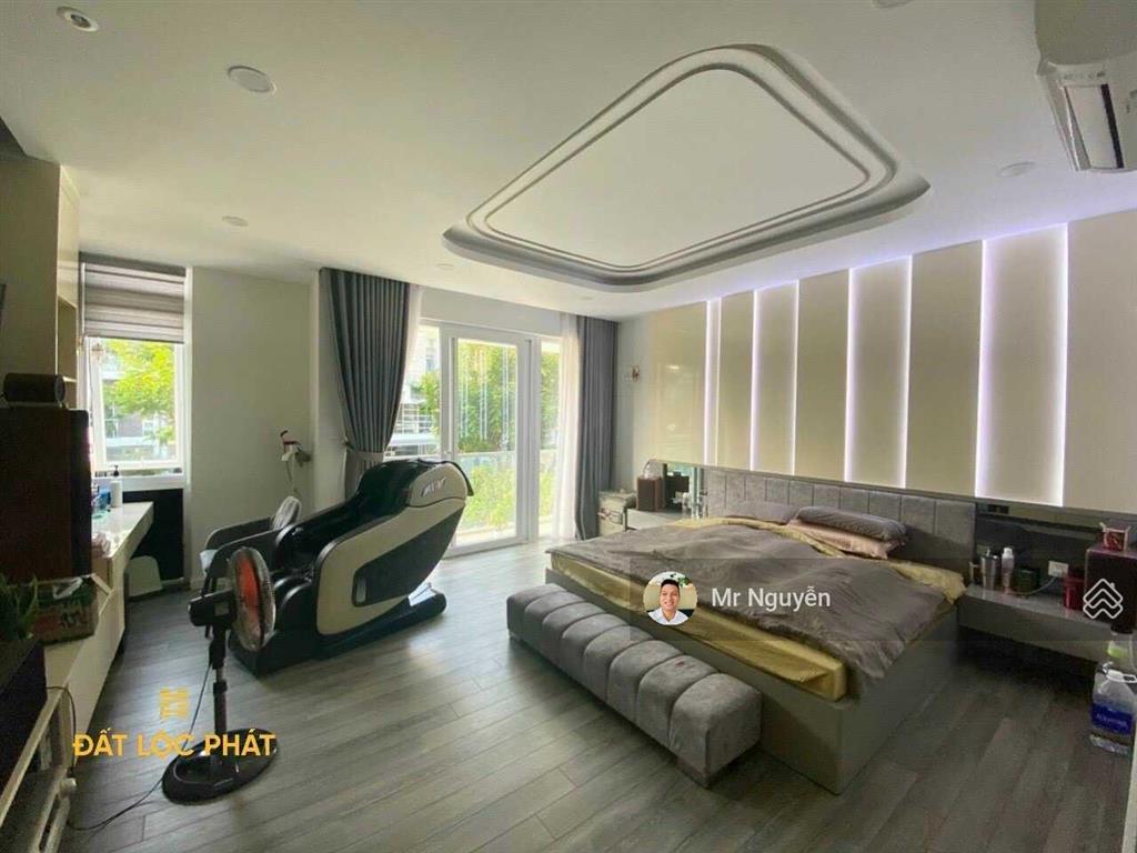 Kẹt tiền bán nhà phố kdc jamona golden silk quận 7  dt 5,4x20m (104m2) giá 16,8 tỷ. giá thật 100%