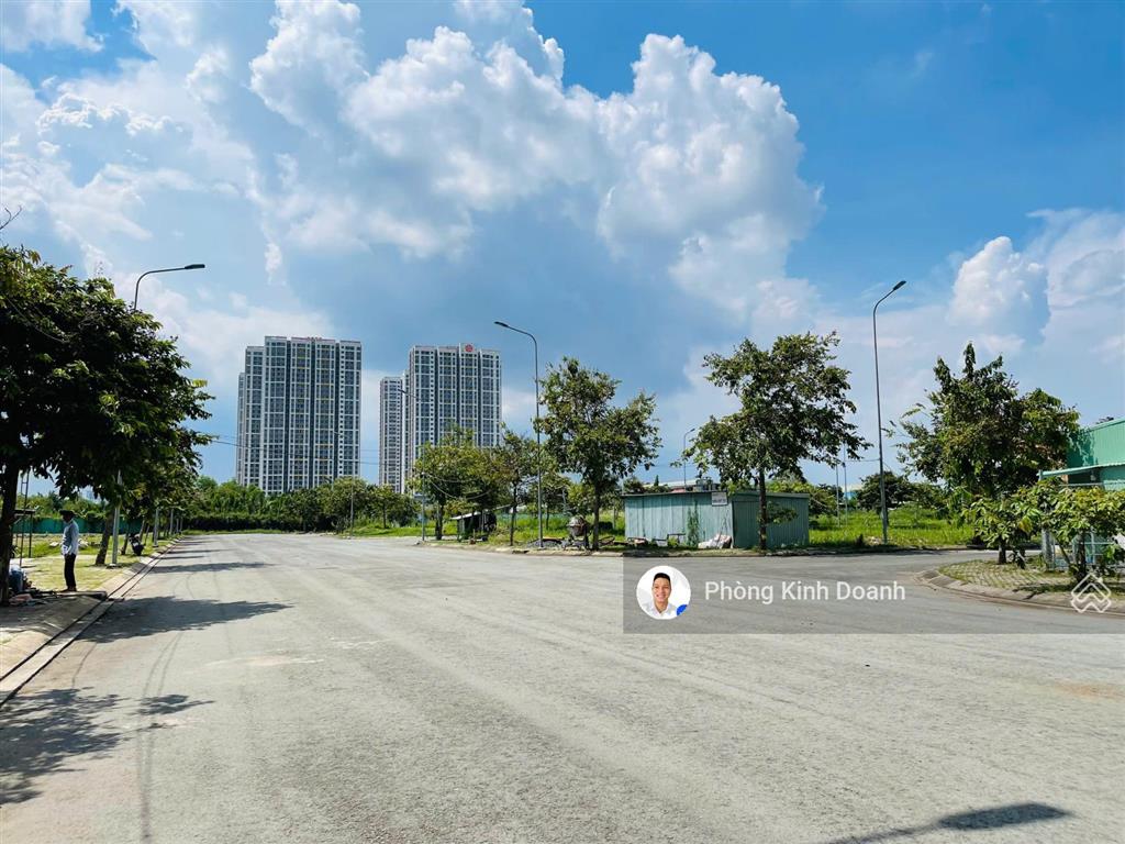 Bán đất góc 2 mặt tiền vị trí kinh doanh đào trí + lê thị chợ, dt 8x18,5m kdc phú thuận q7