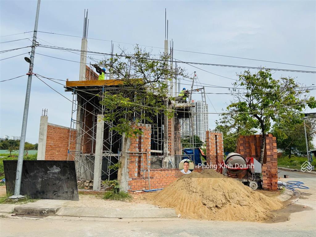 Bán đất góc 2 mặt tiền vị trí kinh doanh đào trí + lê thị chợ, dt 8x18,5m kdc phú thuận q7