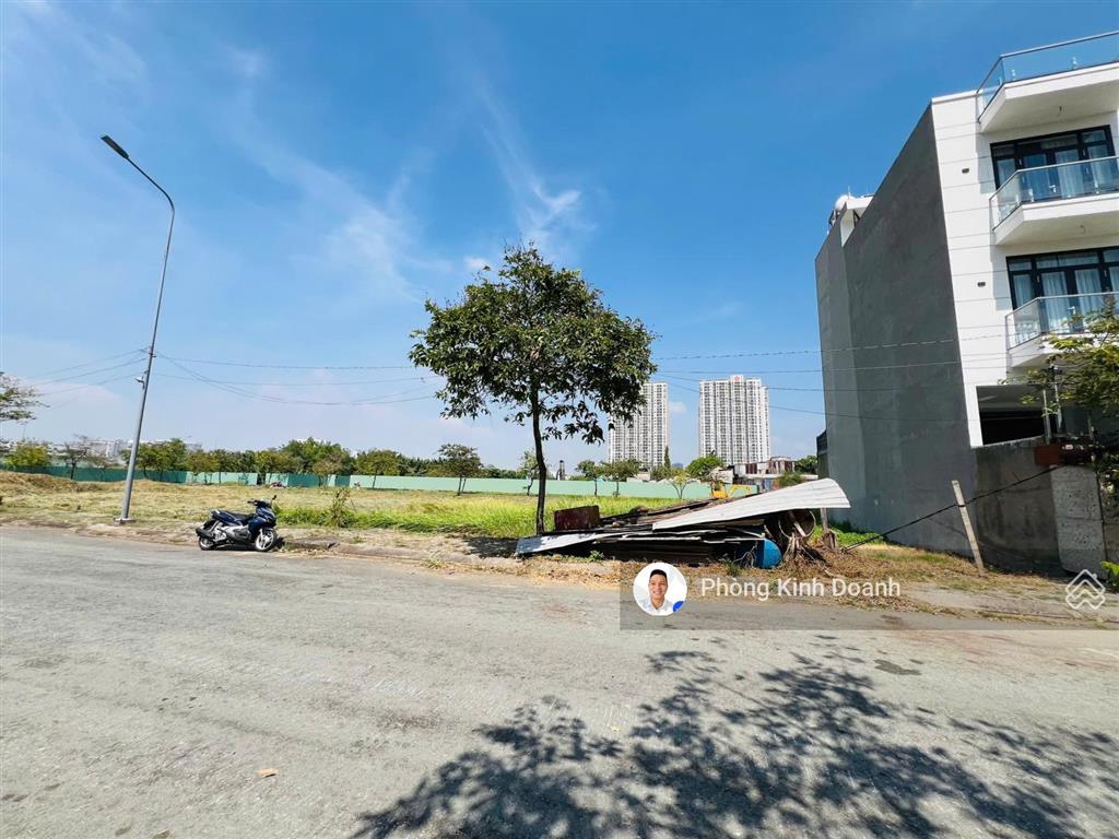 Bán đất góc 2 mặt tiền vị trí kinh doanh đào trí + lê thị chợ, dt 8x18,5m kdc phú thuận q7
