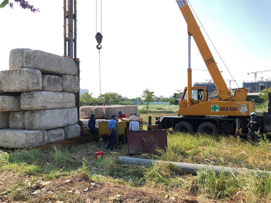 Bán đất góc 2 mặt tiền vị trí kinh doanh đào trí + lê thị chợ, dt 8x18,5m kdc phú thuận q7