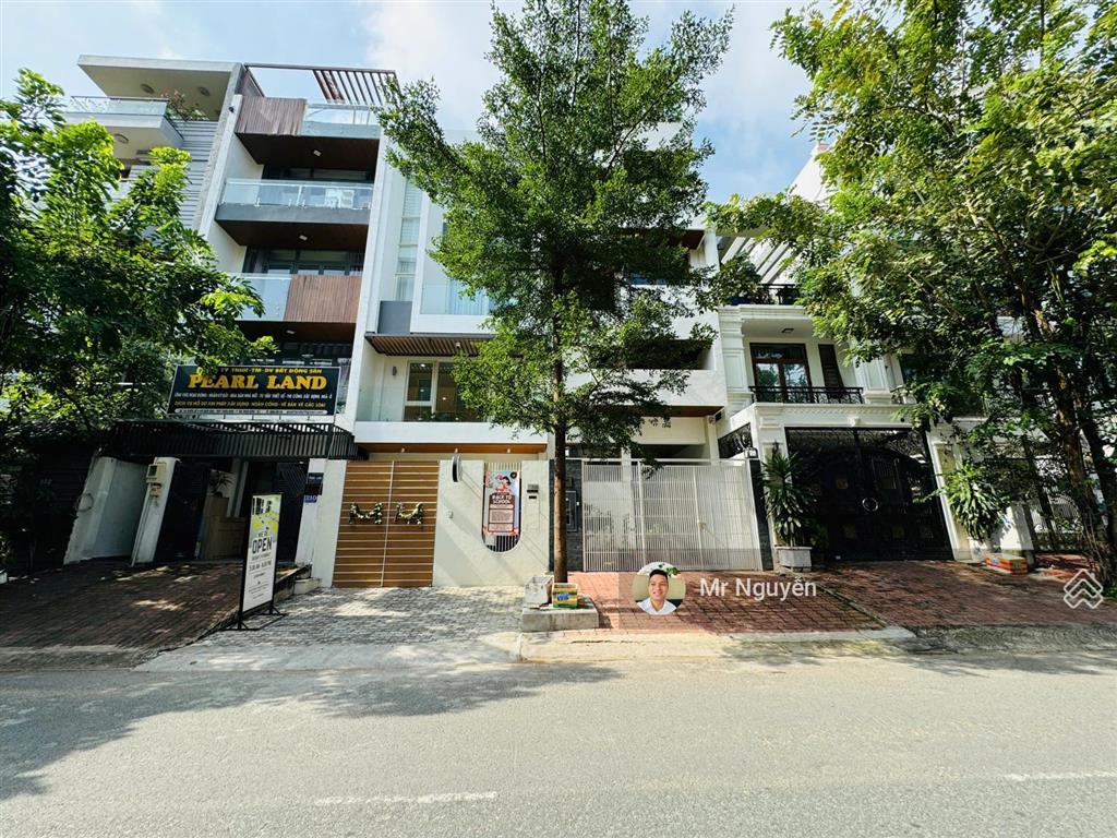 Cần tiền bán nhanh nhà phố 4 tầng khu nam long quận 7, dt 5x24m, giá 18 tỷ, có thang máy