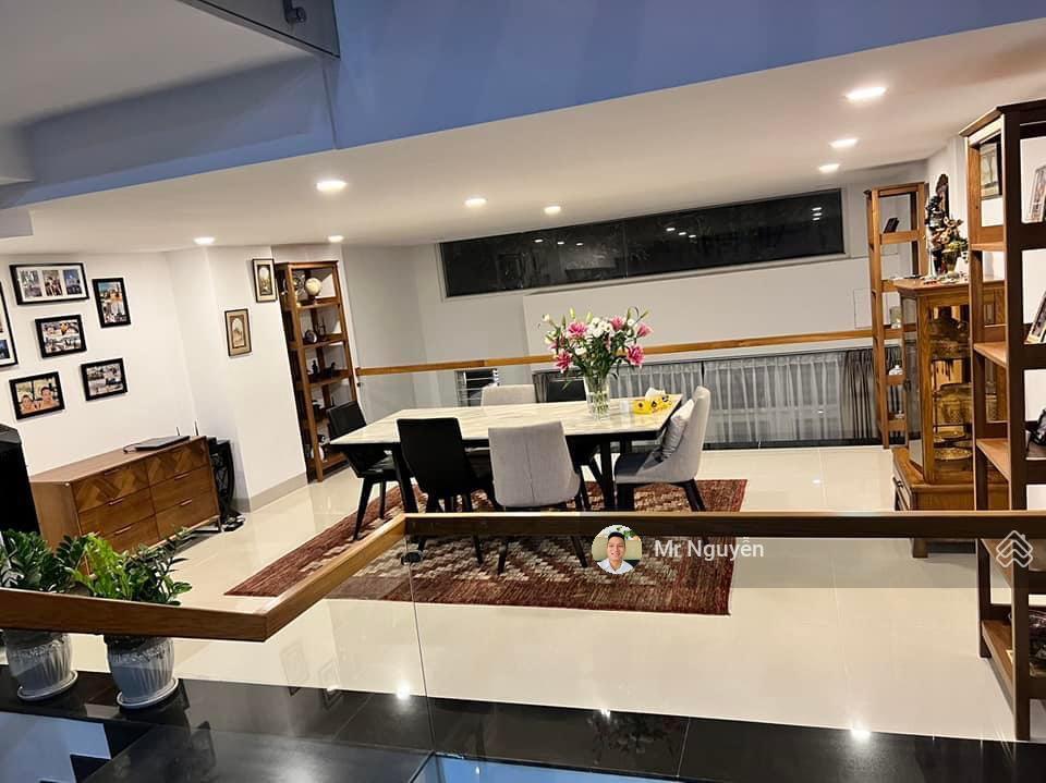 Cần tiền bán nhanh nhà phố 4 tầng khu nam long quận 7, dt 5x24m, giá 18 tỷ, có thang máy