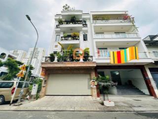 Tôi bán biệt thự 4 tầng fulll nội thất + thiết kế ánh sáng dt 7 x 19m, đường 16m kdc phú mỹ quận 7