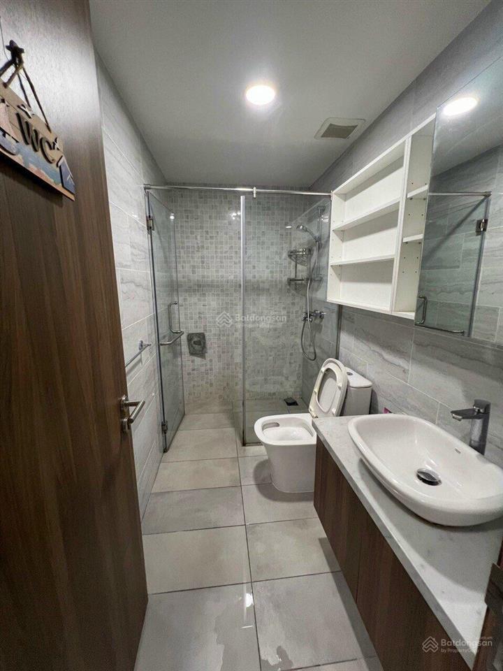 Chủ ngộp bán gấp chcc hùng vương plaza, q5, 130m2 3pn, 3wc giá 9.2tỷ sổ hồng.  0902 666 *** (đẹp)
