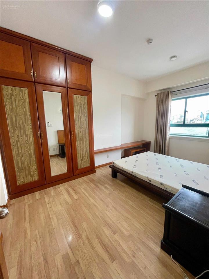 Chính chủ bán căn hộ tropic garden block c 112m2, làm thành 2pn 2wc không nt, 9.15tỷ.  0973 282 ***