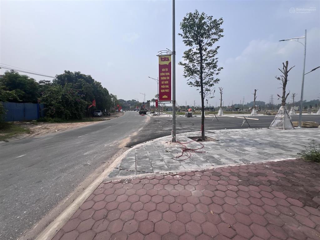 Bán gấp 111,7m2 trục chính đường nguyễn văn cừ đối diện trạm y tế ủy ban p. bách quang sông công