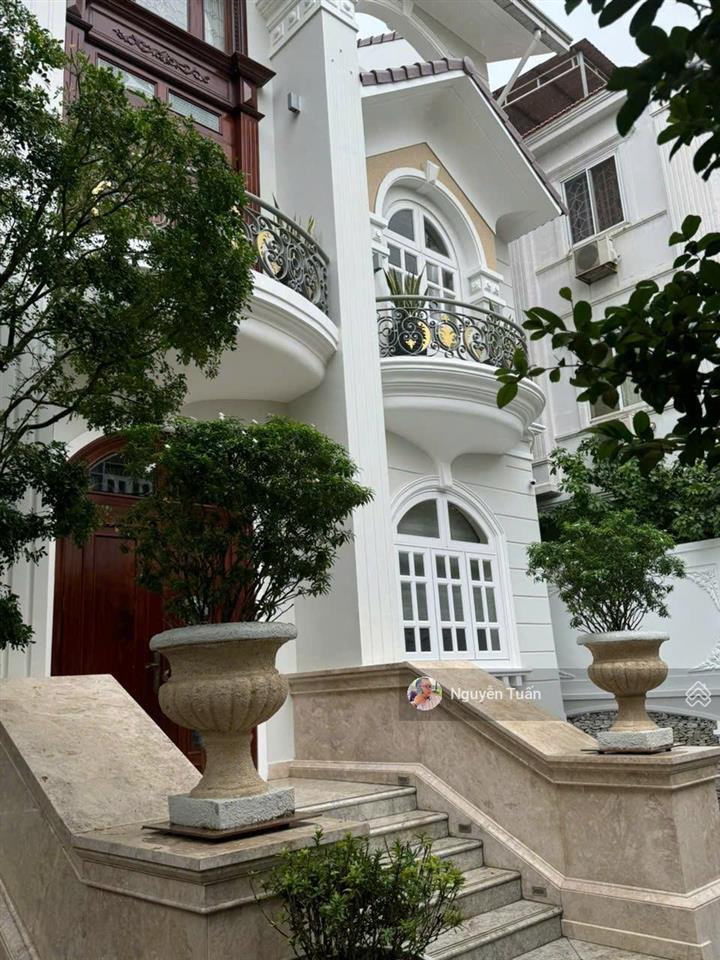 Bán biệt thự hồ bơi, sân vườn sang trọng giá 70 tỷ vnd tại thảo điền, quận 2. dt 367m2