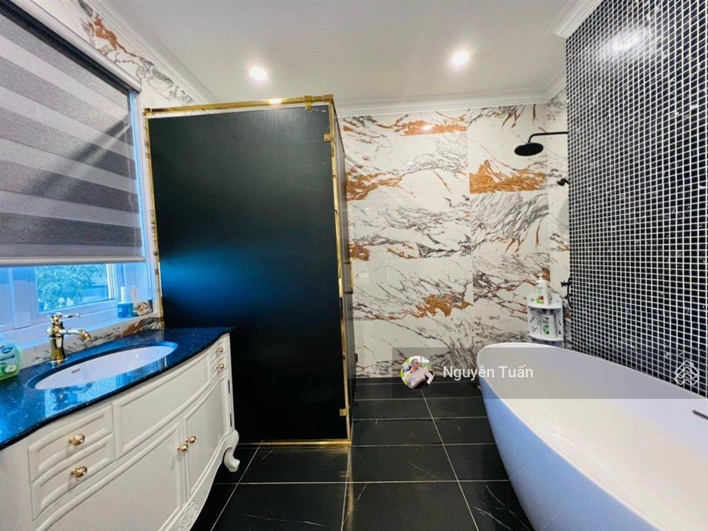 Bán biệt thự hb, sân vườn mới 100% khu compound lương đình của, nguyễn hoàng q2. dt 240m2 50ty