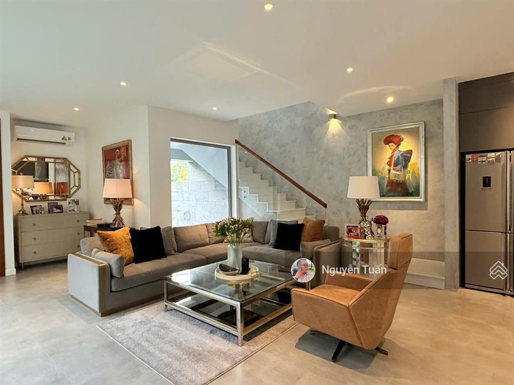 Bán biệt thự cao cấp nguyễn văn hưởng, p.thảo điền, quận 2thiết kế sang trọng, có hồ bơi sân vườn