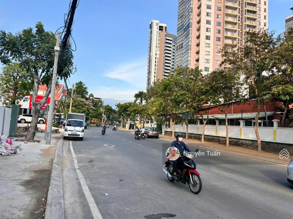 Bán biệt thự mặt tiền nguyễn văn hưởng view sông bến du thuyền riêng giảm từ 350 còn 310 tỷ