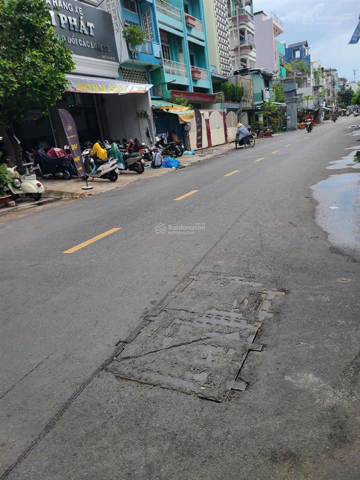 Bán nhà mặt tiền nguyễn thị nhỏ  nguyễn chí thanh 1 đời chủ dt 4x17m kc 4 tầng p. 4, q. 11