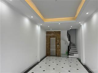 Chính chủ bán nhà 5 tầng dt 39.5m2 ga ra thang máy. thượng thanh  lb. ô tô vào giá 10.85 tỷ