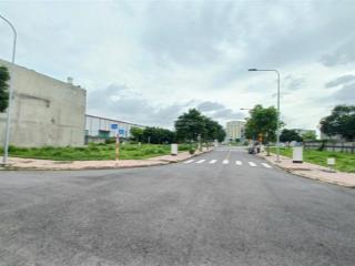 Lô góc 2 mặt tiền 2,65 tỷ, 81.4m2 ngang 4.6m kdc lê phong cạnh vòng xoay ngã 6 an phú, thuận an