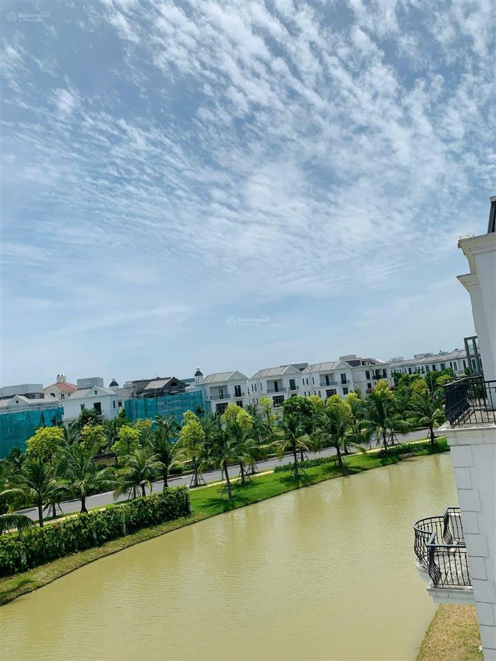 Cần bán biệt thự đơn lập 350m2 nhà thô hướng đông nam, view vườn hoa sông sau nhà to rộng