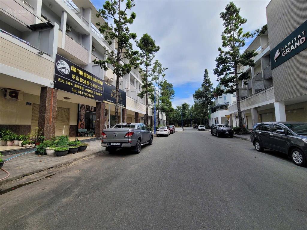 Tôi cần bán nhà 4 tầng 2 mt trung tâm thành phố mới tp hcm cam kết rẻ nhất khu gía 7tỷ5