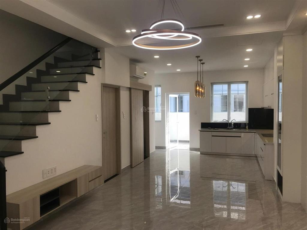 Bán căn nhà 3 tầng suncasa hoà phú full nội thất  tp mới bình dương( nay hcm ). giá 3,5 tỷ