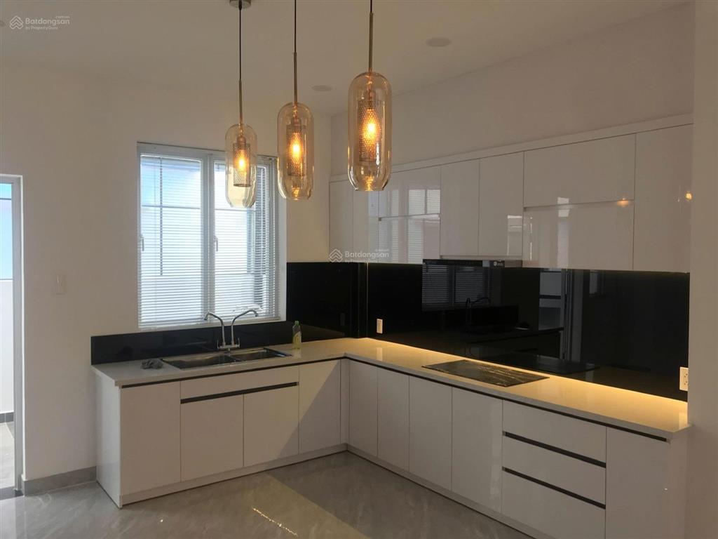 Bán căn nhà 3 tầng suncasa hoà phú full nội thất  tp mới bình dương( nay hcm ). giá 3,5 tỷ