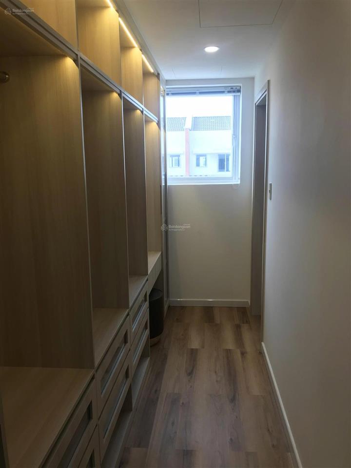 Bán căn nhà 3 tầng suncasa hoà phú full nội thất  tp mới bình dương( nay hcm ). giá 3,5 tỷ