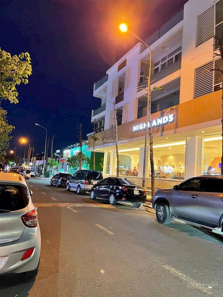 Bán nhà mt đường số 10 kinh doanh hiệp thành 3  phú lợi  thủ dầu một  bình dương .