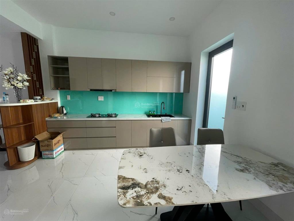 Tôi cần bán căn nhà 3 tầng full nội thất  khu suncasa central vsip 2 đang có hđ cho thuê 14tr