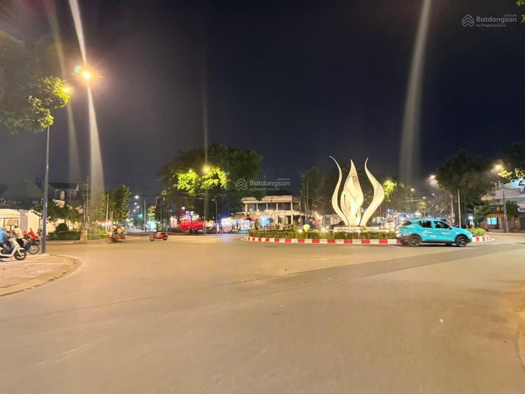 Bán nhà 3 tầng mt kinh doanh hoàng hoa thám đông nhất hiệp thành 3, tp hcm giá 8tỷ5