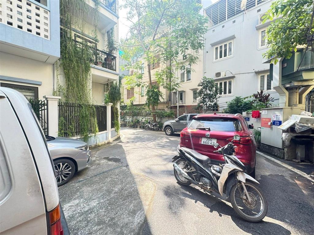 Bán liền kề xuân la  tây hồ 110m2x5 tầng  oto tránh dừng đỗ thoải mái  tiện ích  giá 42 tỷ