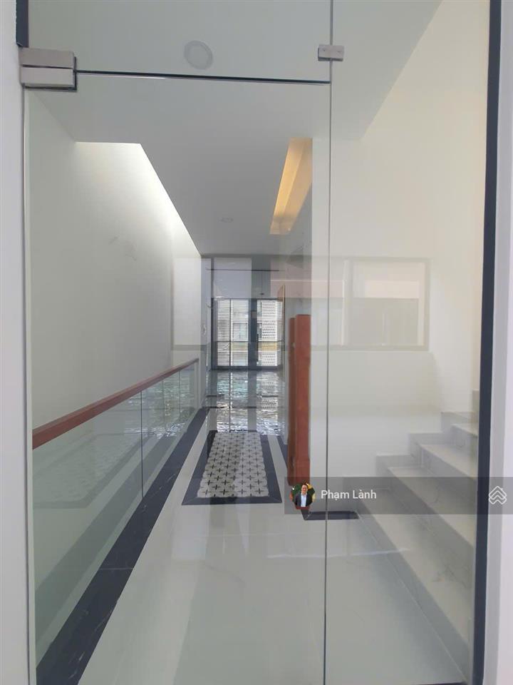 Cho thuê shophouse the global city, dt 5x19m giá 50 triệu, hoàn thiện có thang máy.  0916 592 ***