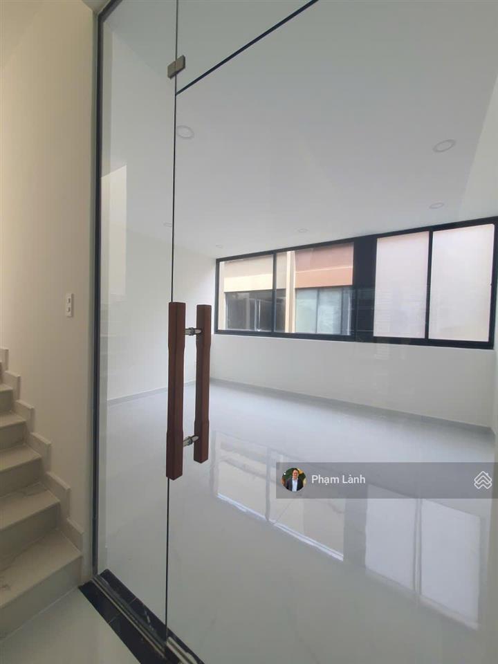 Cho thuê shophouse the global city, dt 5x19m giá 50 triệu, hoàn thiện có thang máy.  0916 592 ***