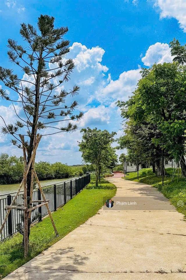 Duy nhất căn biệt thự vip view sông góc 2 mặt tiền 10x20m, giá chỉ 16 tỷ.  0916 592 ***