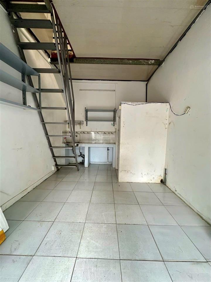 Bán nhà mt đường số 2 p16 hiện đang có 3 kiot cho thuê dt 40.7 giá 3,75 tỷ