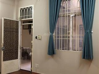 Cần bán gấp căn hộ 212b nguyễn trãi thang bộ tầng 3, trung tâm quận 1. diện tích 57m2, 2pn, 1wc có
