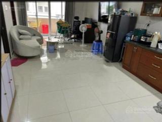 Cần bán gấp căn hộ res 3 đường nguyễn lương bằng q7 dt 72 m2, 2 phòng, 2wc giao thông thuận tiện