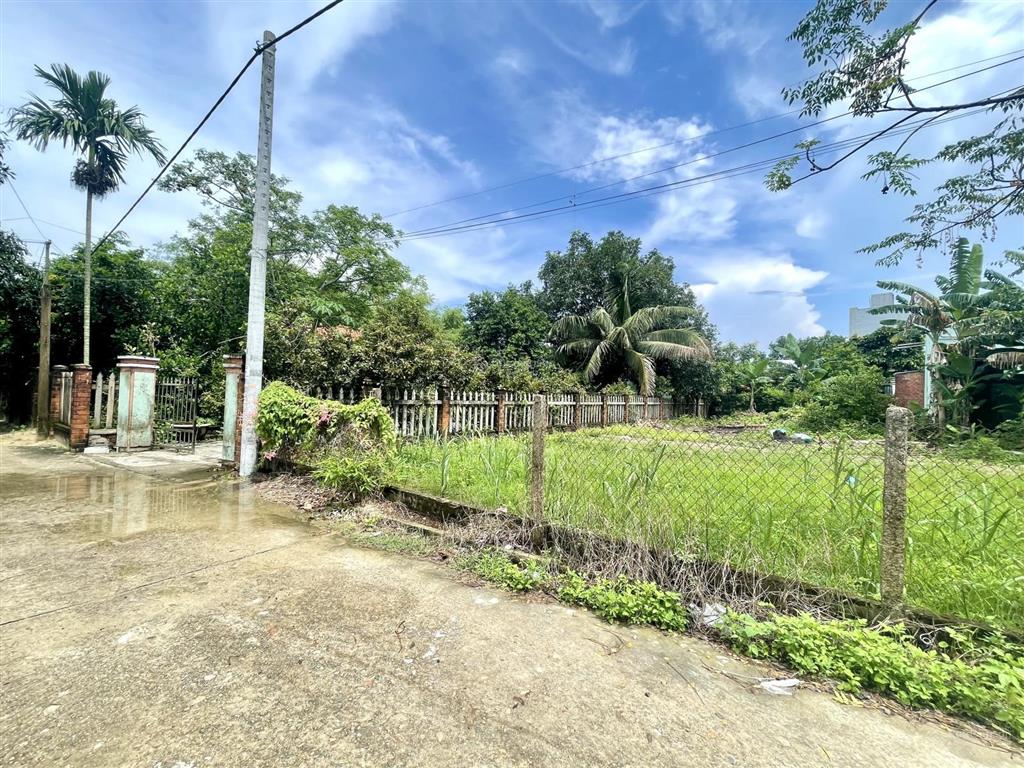 Bê tông điện nam bắcgần cổng khu công nghiệpđường rộng, trục thông thoánggiá siêu rẻ