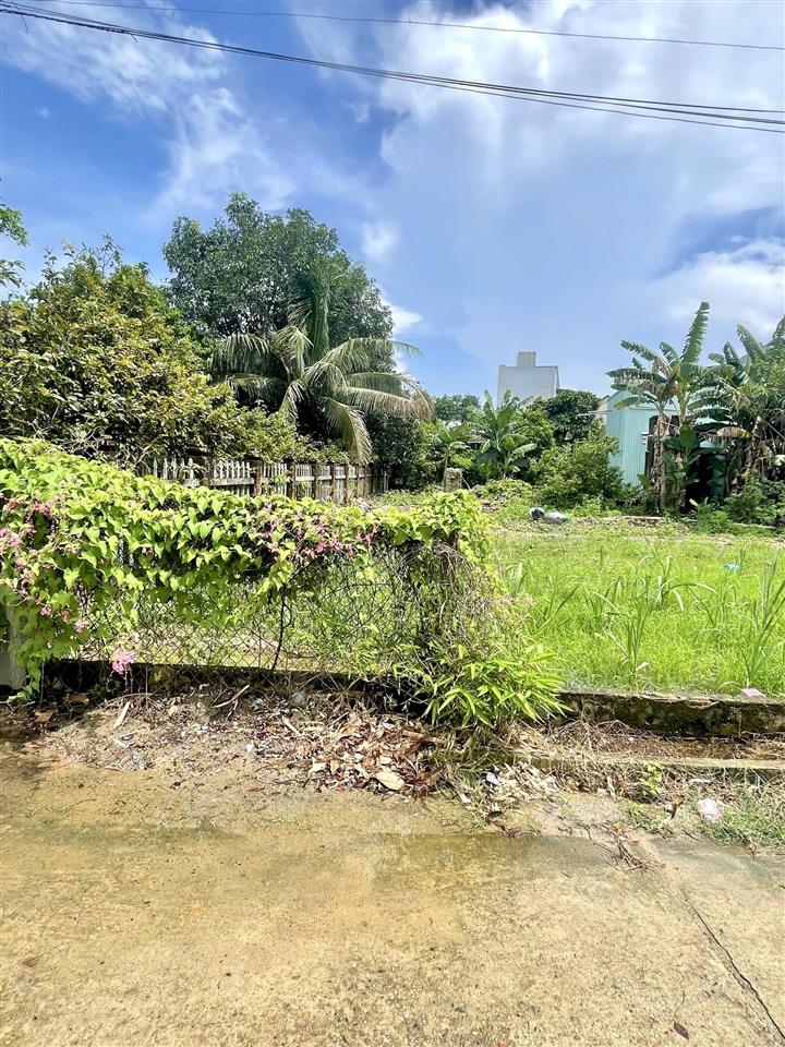 Bê tông điện nam bắcgần cổng khu công nghiệpđường rộng, trục thông thoánggiá siêu rẻ