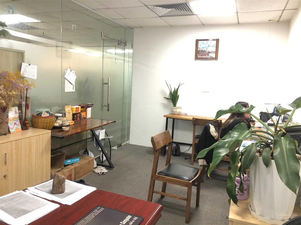 Chỗ ngồi cố định, full tiện ích tại phố duy tân, cầu giấy giá 2 triệu/tháng
