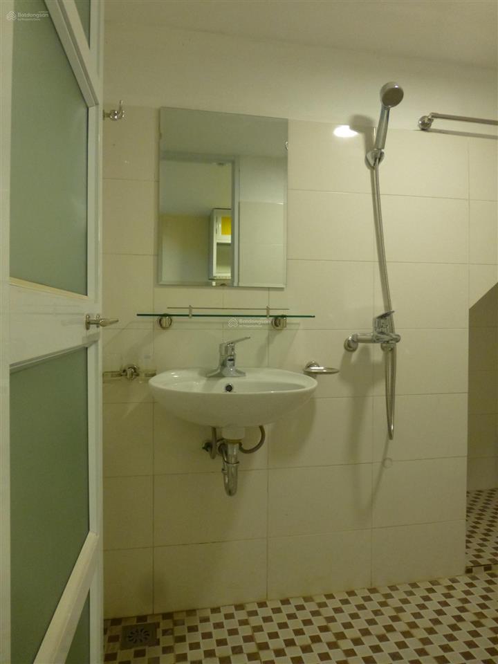 Căn hộ tầng 3 (2tr7)  ccmn chính chủ dành cho hộ gia đình hoặc những người đã đi làm tại xuân đỉnh